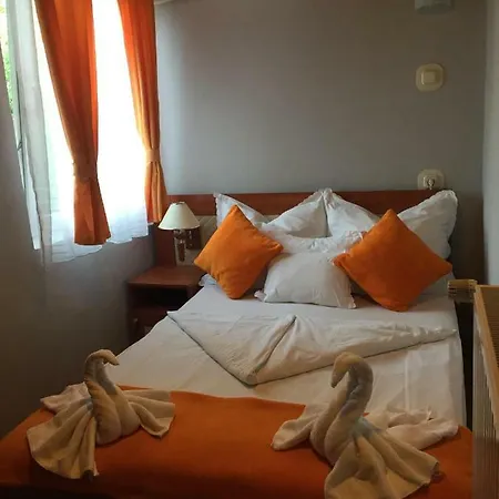 Bed & Breakfast Kevin Panzio&etterem Siófok